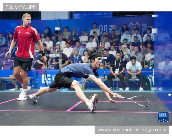 壁球青年赛后卫冕失败，训练方式被媒体追问