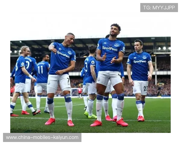 埃弗顿边路冲击频繁，传中次数增加